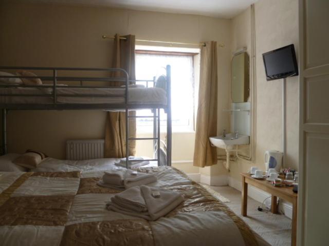 Belle Vue Hotel Лланвртид-Уэлс Экстерьер фото