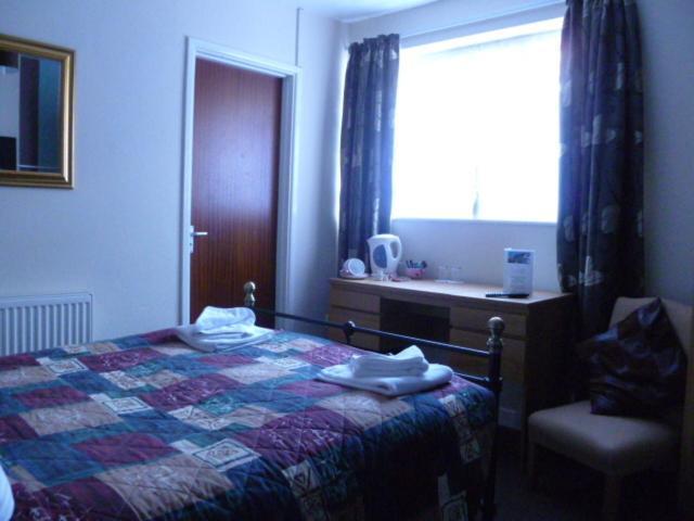 Belle Vue Hotel Лланвртид-Уэлс Номер фото